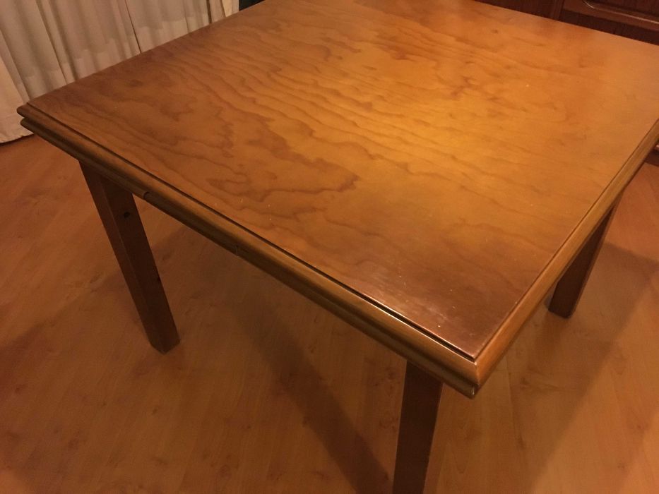 Mesa Extensível em Madeira Maciça