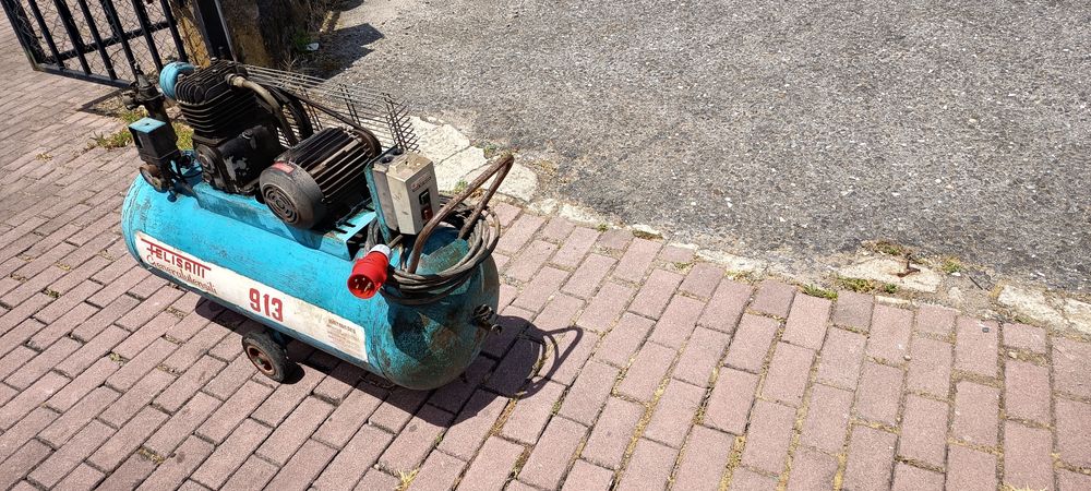 Vendo ou troco Compressor trifásico 100l felisatti 913