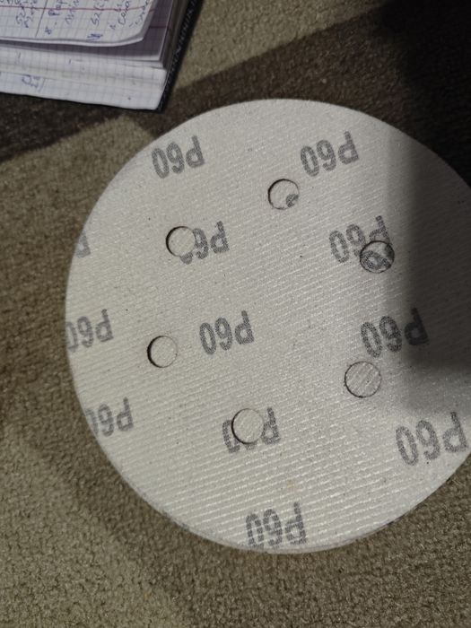 Zestaw Papier ścierny okrągły z dziurkami na rzep fi 150 P80 i P60