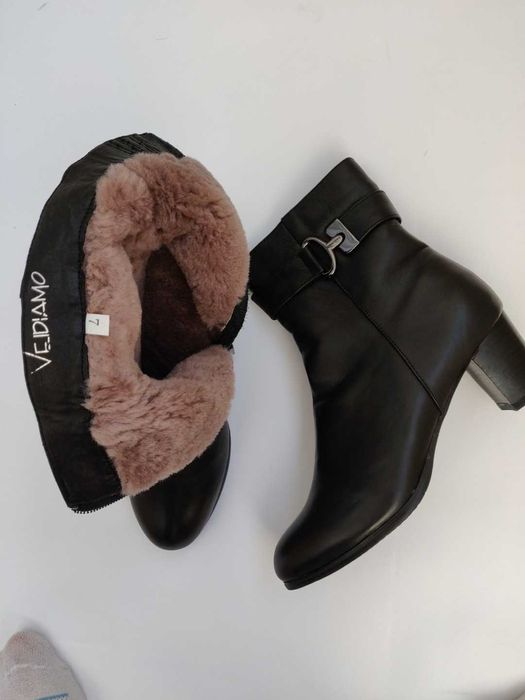 НОВЫЕ зимние ботинки полусапожки натуральный мех 39-40р.
