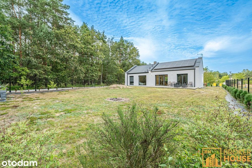 Nowy dom w środku lasu