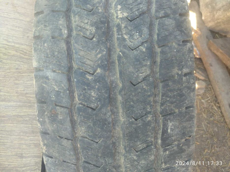 Продам скати на.225/70/R 15 c