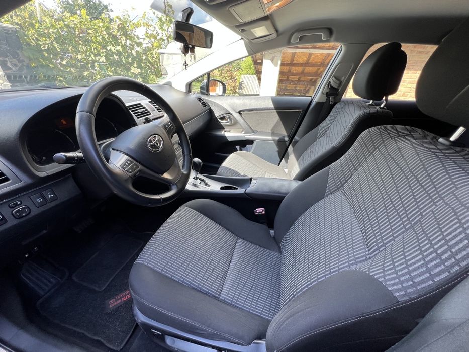 Toyota Avensis 2011 дизель автомат