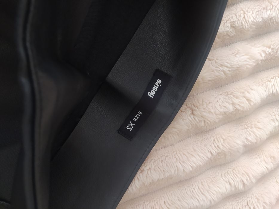 Шкіряна спідниця