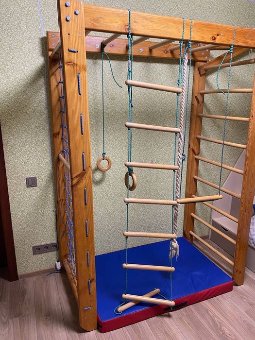 Шведська стінка для дітей