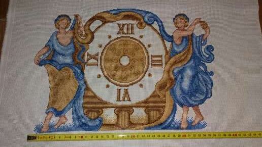Relógio bordado a ponto de cruz novo.