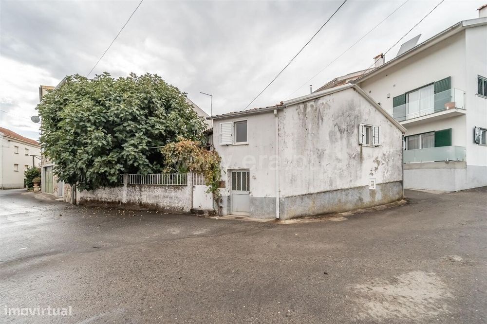 Moradia Geminada T3 / Covilhã, Erada