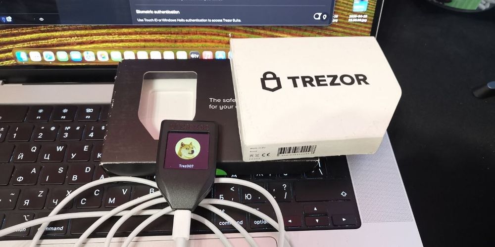 Криптогаманець Trezor Model T