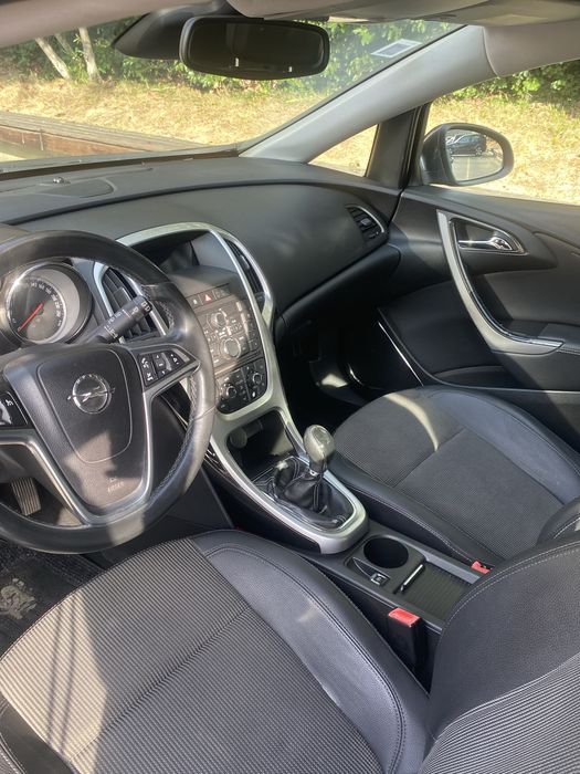 Carrinha Opel Astra J Sports Tourer 1.7 CDTI 125 cv — novembro de 2010