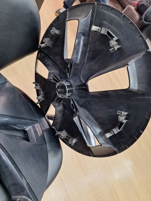 Vende-se tampa aerodinâmica (calota) original Tesla Model 3 – 18"
