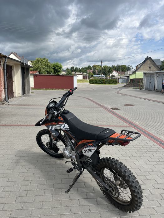 Asix defender 150 (xb72)