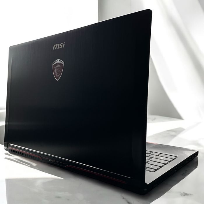 Ноутбук MSI GS63VR 15.6" Intel i7 16gb 256gb SSD/1TB HDD GTX1060 USA