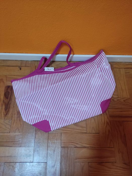 Mala praia em otimo estado nova