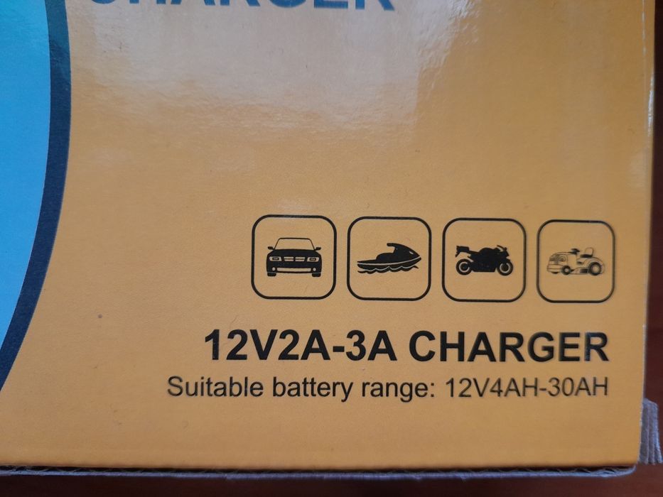 Зарядний пристрій 12 В 2-3 А з індикатором заряду, новий.