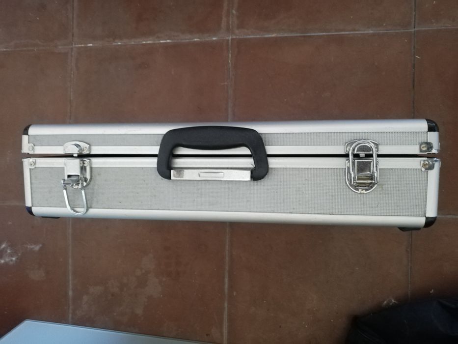 Mala de ferramentas para churrasco