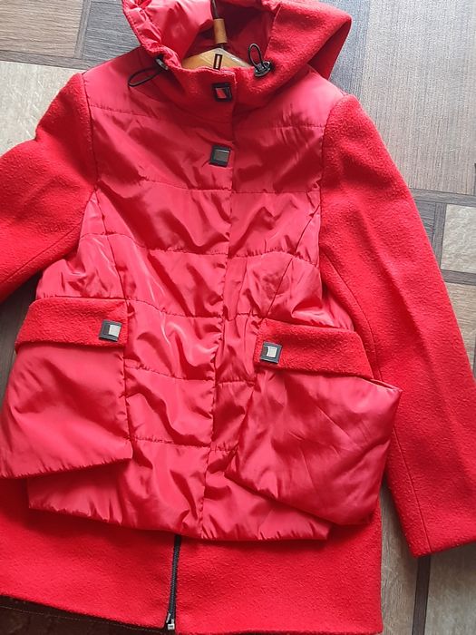 Продам весеннюю куртку-пальто для девочки 134 размер