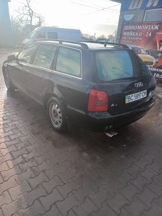Продам ауді а4 газ /бензин