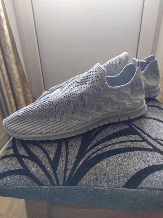 Продам  нові текстильні мокасини