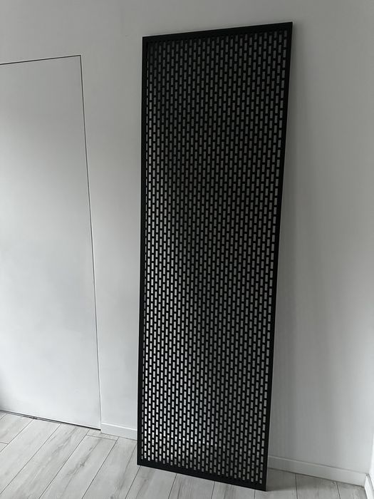 Metalowa ścianka grafitowa