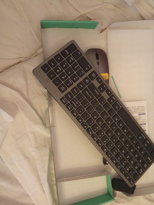 Mini PC lenovo + rato e teclado sem fios + monitor