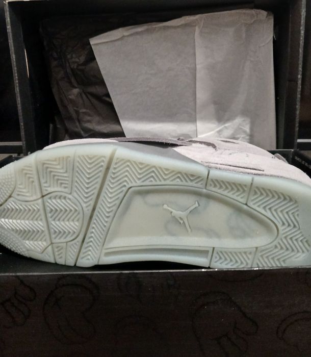 Air Jordan 4 Retro Kaws