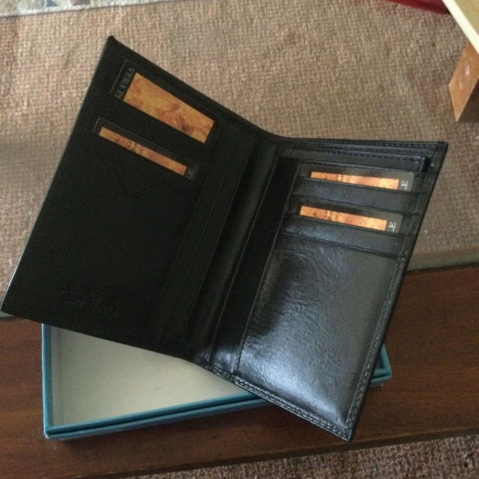Carteira nova em pele genuína