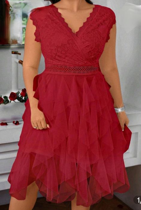 Czerwona sukienka z tiulu i koronki. Shein