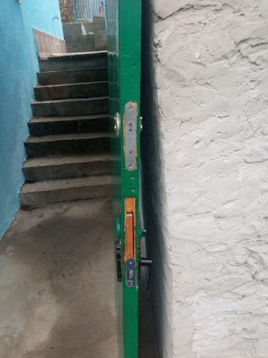 Двері вживані, невеликі