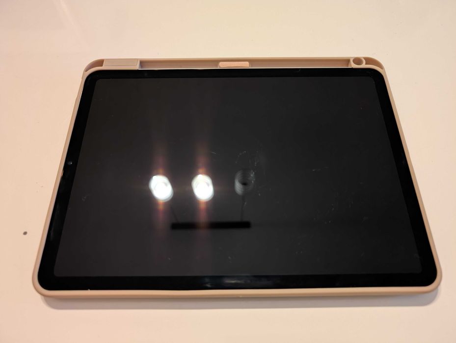 iPad Air 10.9" 5 gen. 64 GB + etui, klawiatura i apple pencil 2gen