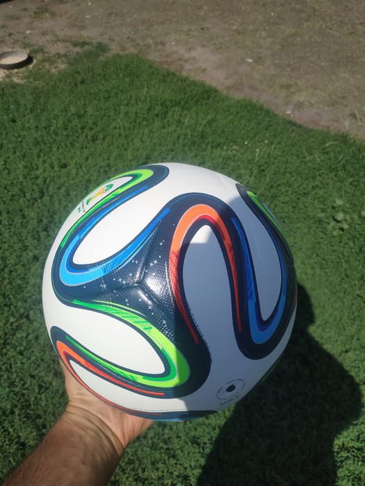 М'яч футбольний міцний