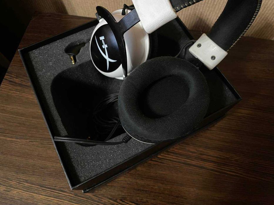 Топовые игровые наушники с микрофоном HyperX Cloud White Edition