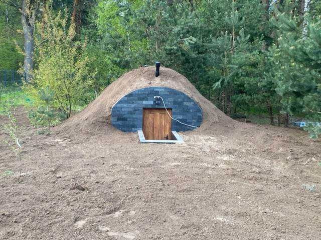 schron betonowy , piwniczka betonowa , ziemianka , piwnica , sauna ogrodowa