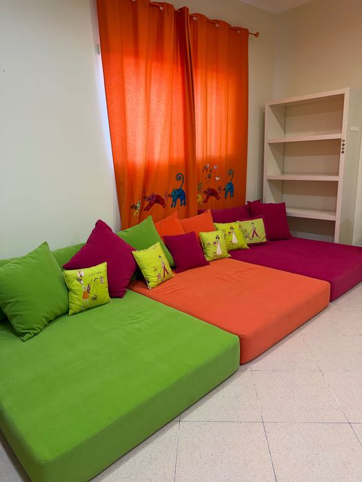 3 colchões com todas as almofadas à venda