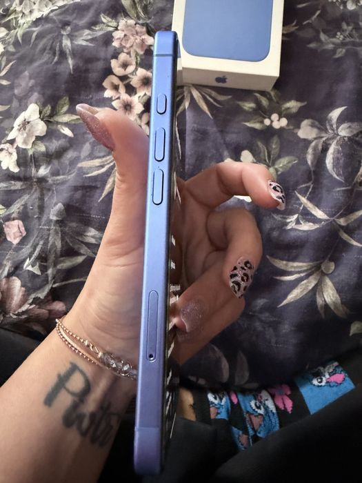 Iphone 16 ultramaryna