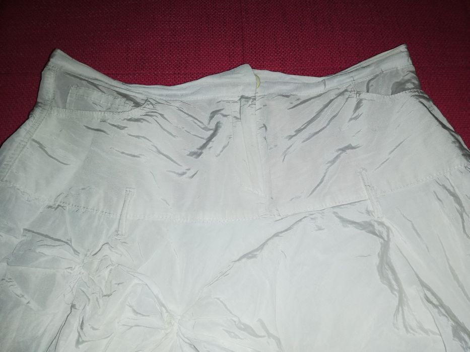 Saia branca com folhos