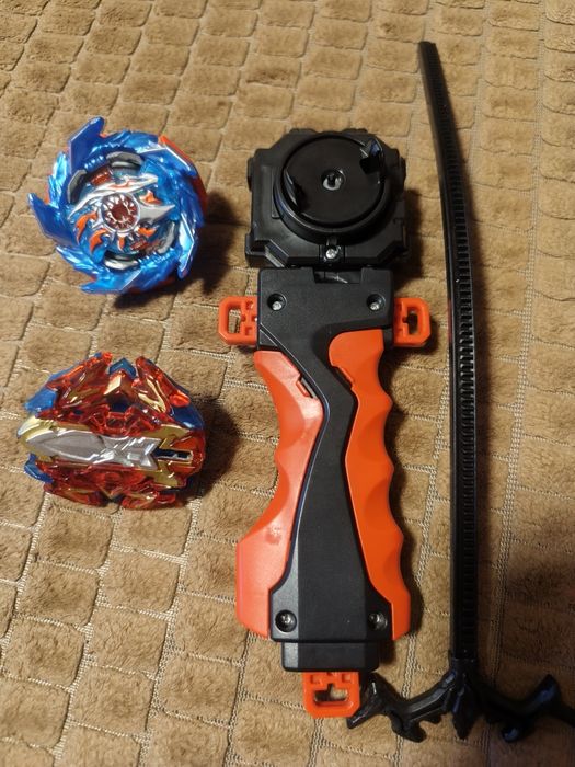 Набор Бейблейдов и запускалка