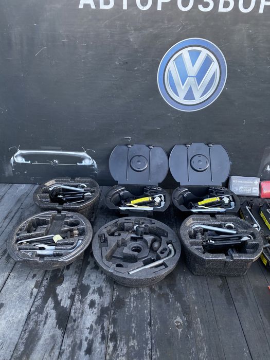 Домкрат,набір інструментів skoda Fabia,крюк буксировочный,органайзер