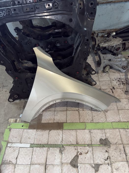 Крило volvo xc90 717,719,714 кольора