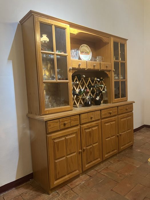 Mobília de sala de jantar completa em Pinho
