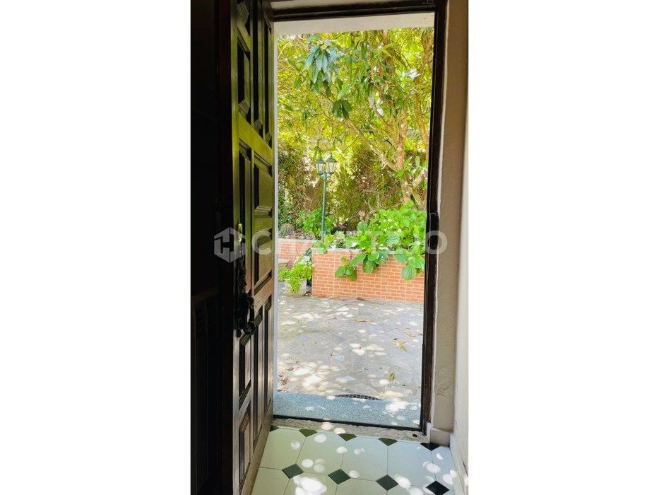 Quinta com 1ha de terreno, casas de hospedes e com vistas deslumbra...