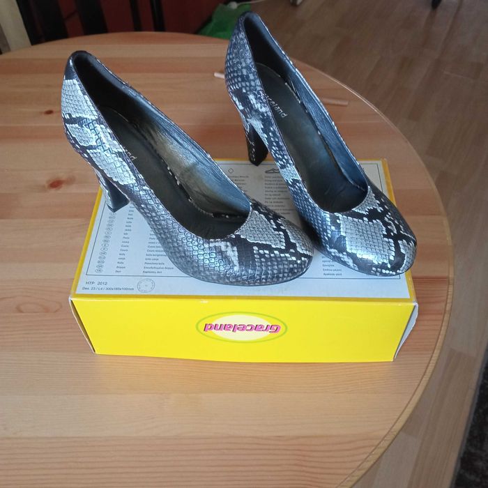 Nowe  stylowe  buty 39,5