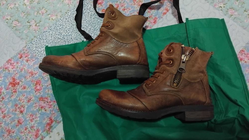 Botas castanhas pele