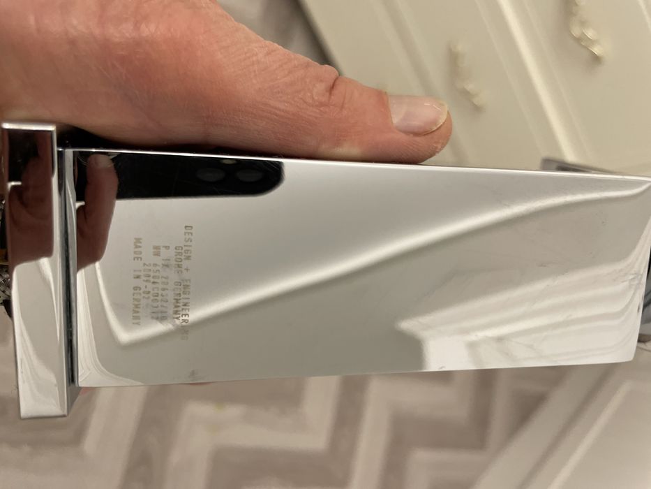 Змішувач для умивальника