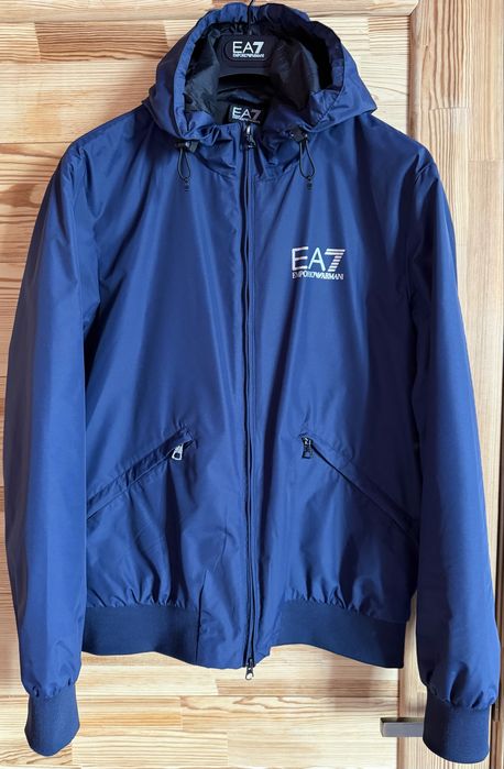 Куртка EA7 EMPORIO ARMANI.Розмір М.Ідеальний стан.