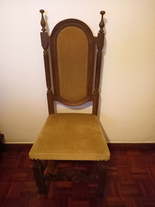 Cadeira de madeira antiga