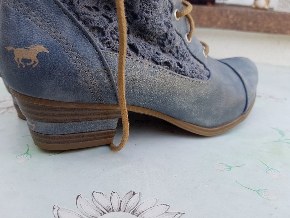 Botki skórzane damskie Mustang na małym obcasie 37 niebieskie