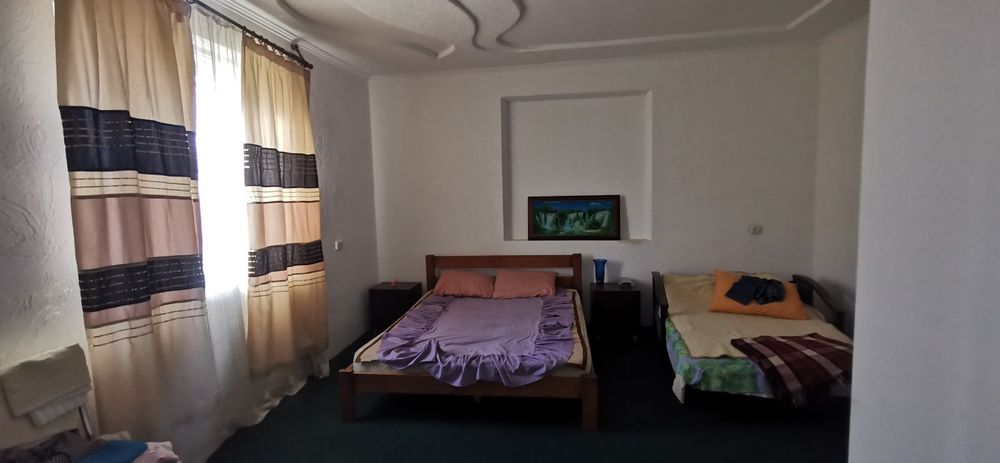 Будинок Незвисько, 18с.землі