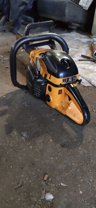 Продам мощную бензопилу Machtz MCG-3850