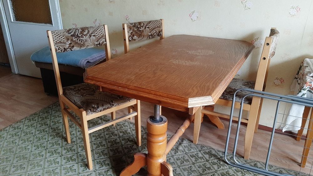 Stół i 4 krzesła