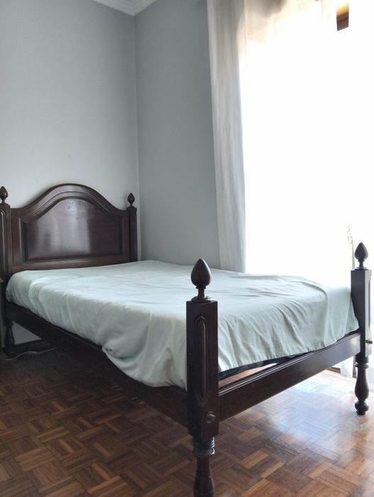 Cama de Solteiro em madeira